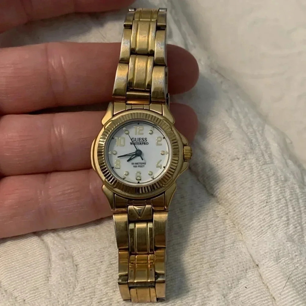 GUESS waterproof watch - vintage - Picture 5 of 6